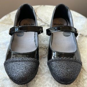 Stride Rite girls Velcro black glitter Mary janes size 12.5